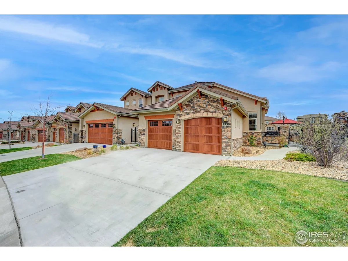 Luxury Calmante Waterfall model end-unit with MAIN-LEVEL LIVING.  20' soaring ce…