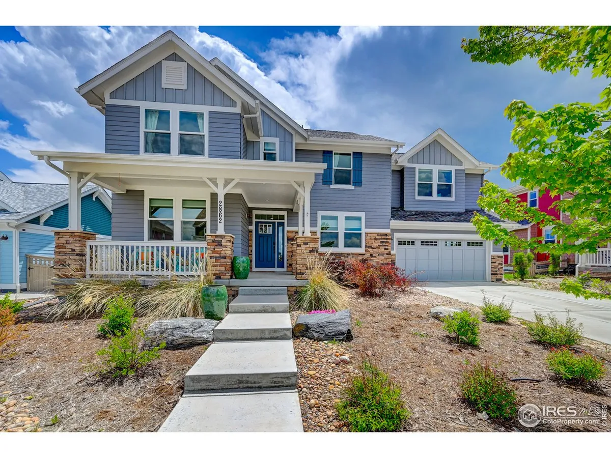 RARE LISTING *** COMMUNITY POOL *** 5 BEDROOMS UPSTAIRS INCL LARGE BONUS ROOM w/…