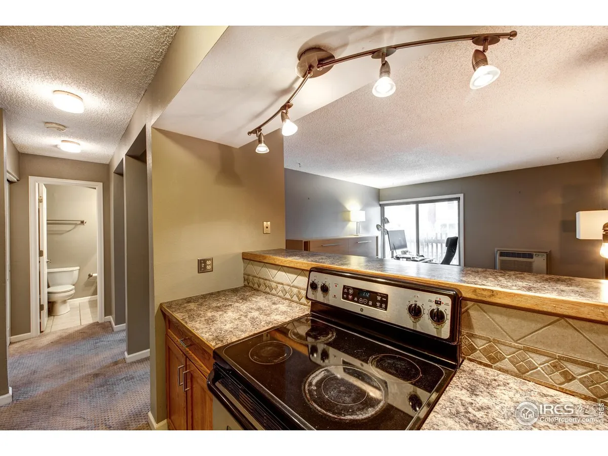 Two Mile Creek Condos - 1 Bedroom, 1 Bathroom 576 sqft condo for lease. Quiet an…