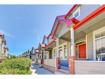 This Summit unit has soaring ceilings and skylights, providing LOTS of daylight.…