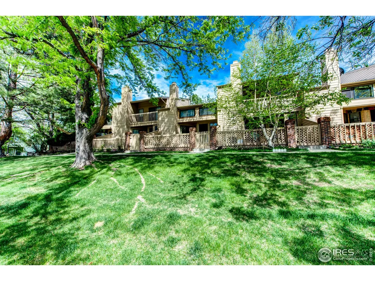 1 bedroom 1 bath + loft Townhome unique, quiet and efficient at 956 sqft. Founta…