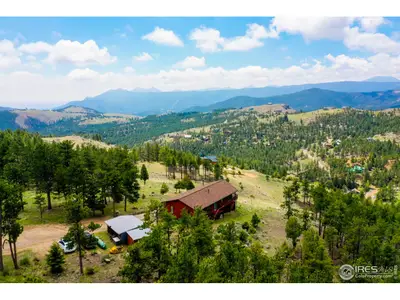 Million dollar views abound from this lovely mountain home in highly desirable S…