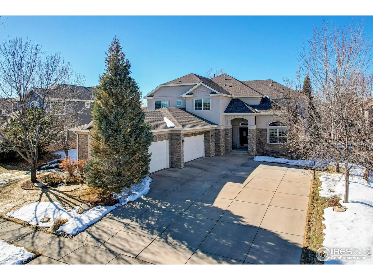 Immaculate semi-custom home on a cul-de-sac in the wonderful Aspen Creek neighbo…