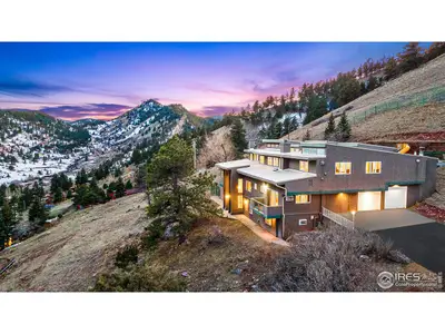Location, Location, Location! The PERFECT Vacation Rental for large groups. 5 mi…