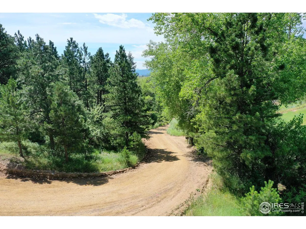 Build your dream home just 14 minutes from downtown Boulder. Meditate on the pos…