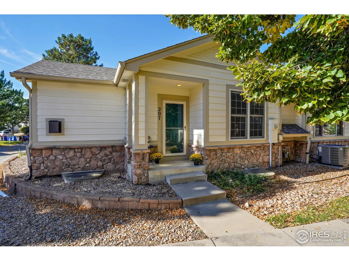Downsize here! Practical ranch style condo with both bedrooms on the main level …