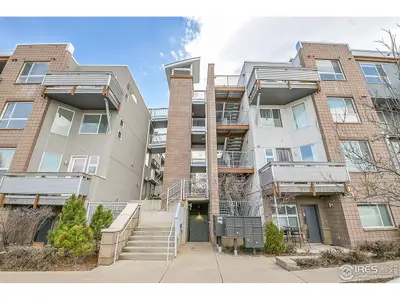 Location, location in the RARELY available Landmark Lofts. A perfect blend of st…