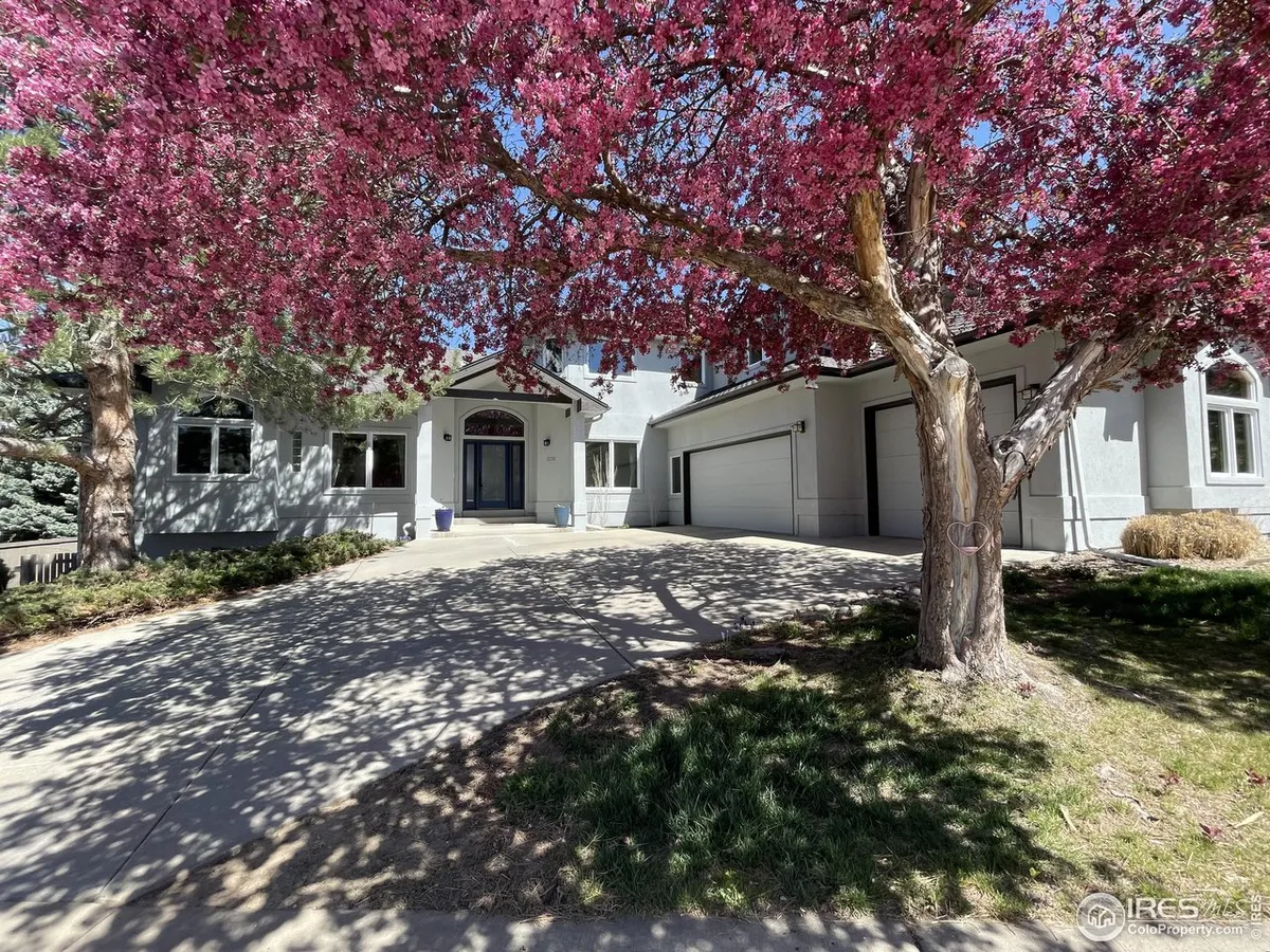 Rare Find!!  GORGEOUS hilltop home with amazing GOLF COURSE and MOUNTAIN views! …