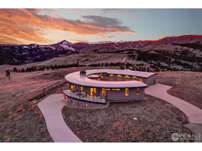 A mere 8 minutes to Broadway, this spectacular, energy efficient home built by t…