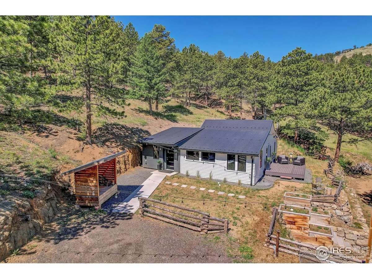 TURN-KEY charm, privacy, and location all in one! This COMPLETELY renovated home…