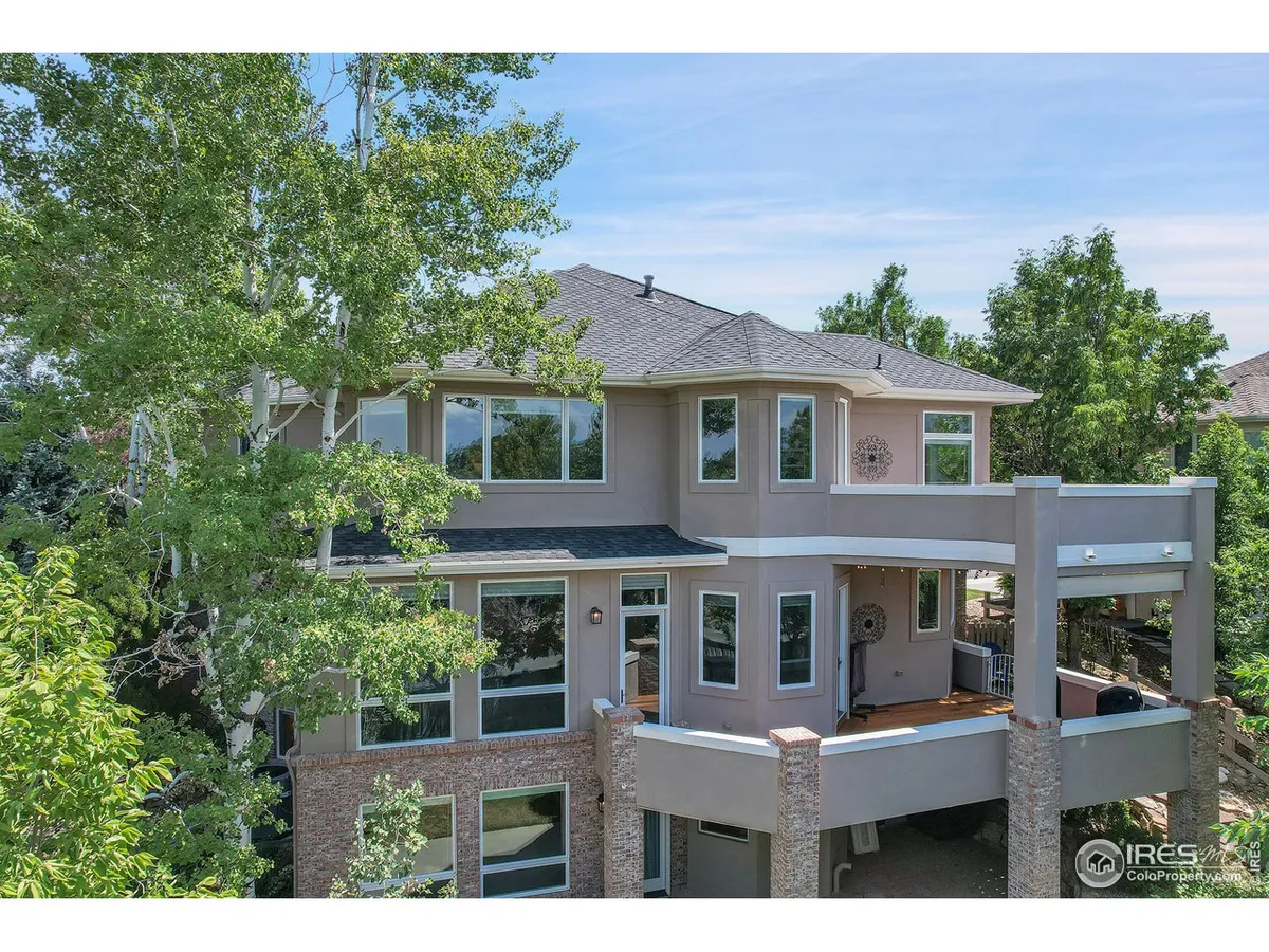PANORAMIC MOUNTAIN VIEWS! Treat yourself to the photos then come see this beauti…