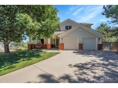 FULLY REMODELED, MOVE-IN READY, QUIET CUL-DE-SAC. COMMUNITY POOL. Every room spa…