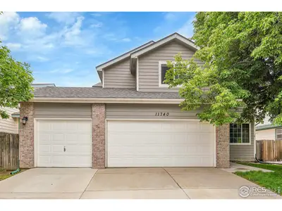 Beautiful, move-in ready 2-Story home with ample living space, vaulted ceilings,…