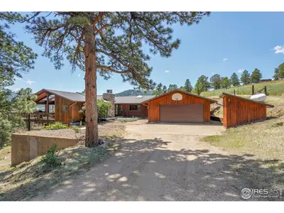 Mid-century style meets mountain serenity in this captivating Sunshine Canyon re…