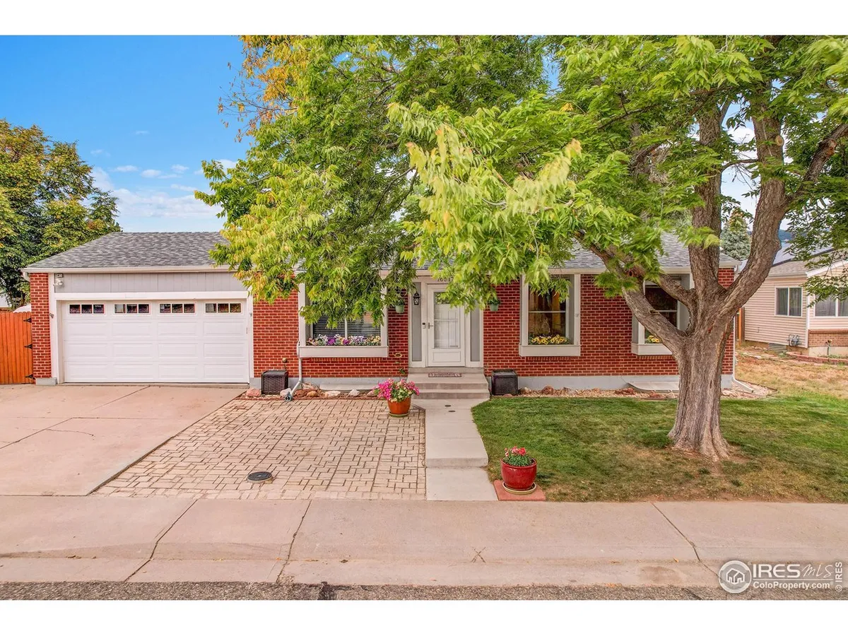 Ranch style charmer with Cherry Creek Schools! Short walk to all schools - indep…