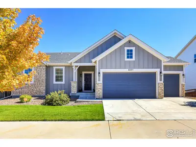 Welcome to 810 Willow Oak. This contemporary family home is beautifully appointe…
