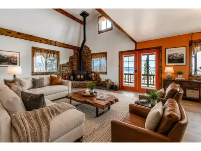 Charming, well-built hilltop chalet with sweeping 270-degree views of the South …